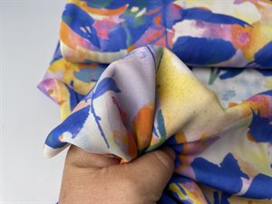 Fastvævet viscose - vandfarve blomster i intense toner